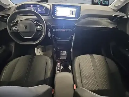 Photo 7 Peugeot 208  1.2 Hybrid 136ch Allure e-DCS6