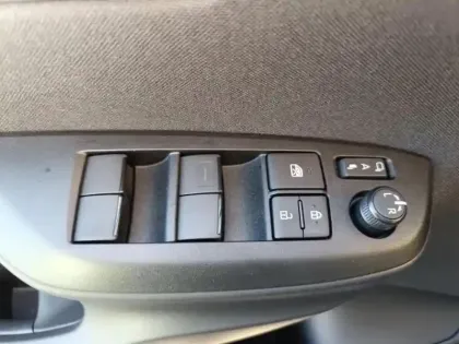 Photo 12 Toyota Yaris  Cross 116h Design MY25