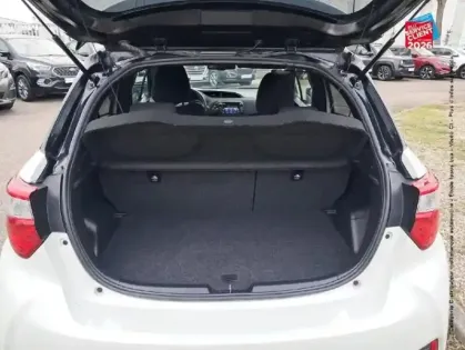 Photo 13 Toyota Yaris  100h Collection 5p