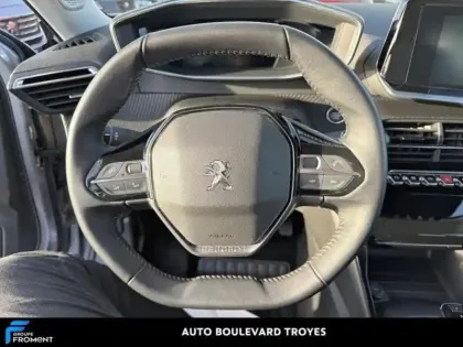 Photo 8 Peugeot 2008  e- 136ch Allure