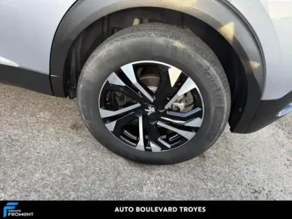 Photo 12 Peugeot 2008  e- 136ch Allure