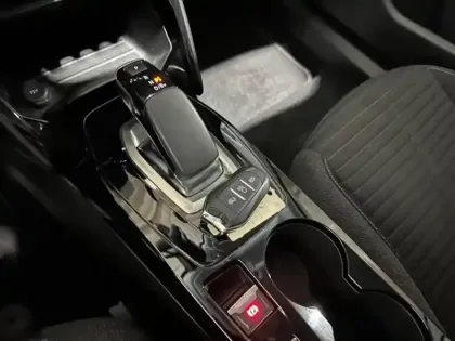 Photo 13 Peugeot 2008  e- 136ch Style