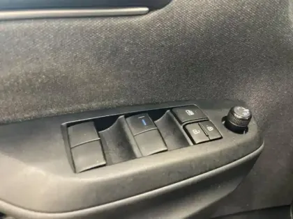 Photo 13 Toyota Yaris  116h Design 5p MY21