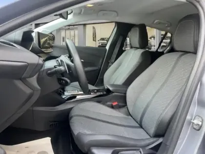 Photo 8 Peugeot 208  1.2 Hybrid 100ch Allure e-DCS6