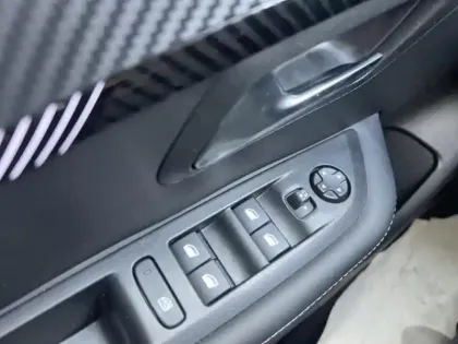 Photo 13 Peugeot 208  1.2 Hybrid 100ch Allure e-DCS6