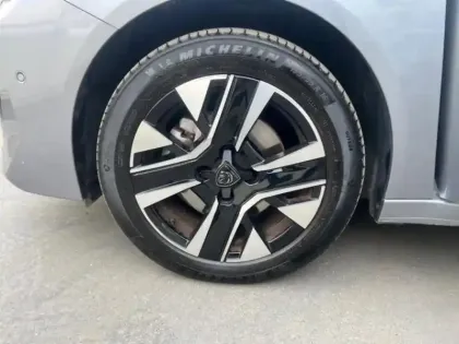 Photo 10 Peugeot 208  1.2 Hybrid 100ch Allure e-DCS6