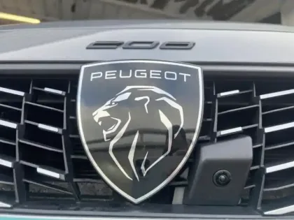 Photo 12 Peugeot 208  1.2 Hybrid 100ch Allure e-DCS6