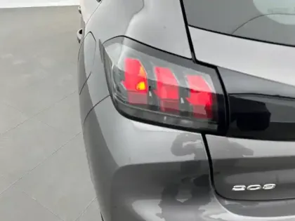 Photo 16 Peugeot 208  PureTech 75 S&S BVM5