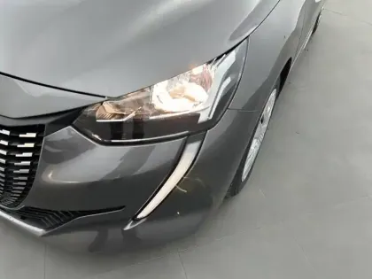 Photo 15 Peugeot 208  PureTech 75 S&S BVM5