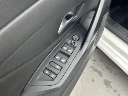 Photo 17 Peugeot 308  PureTech 130ch S&S EAT8