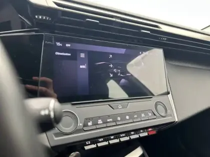 Photo 20 Peugeot 308  PureTech 130ch S&S EAT8