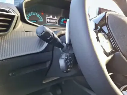 Photo 17 Peugeot 2008  Hybrid 145 e-DCS6