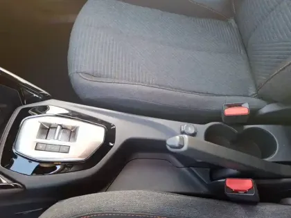 Photo 13 Peugeot 2008  Hybrid 145 e-DCS6