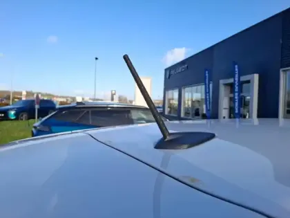 Photo 24 Peugeot 2008  Hybrid 145 e-DCS6