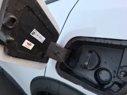 Photo 23 Peugeot 2008  Hybrid 145 e-DCS6