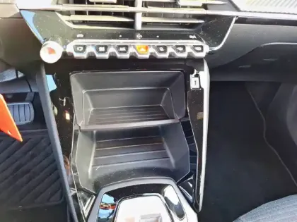 Photo 19 Peugeot 2008  Hybrid 145 e-DCS6