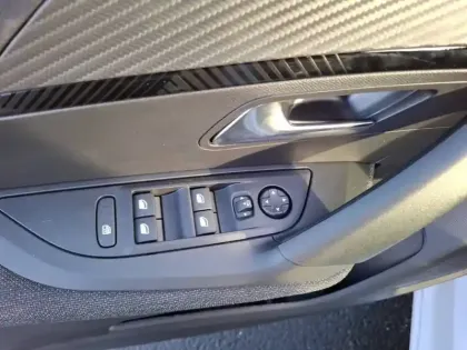 Photo 14 Peugeot 2008  Hybrid 145 e-DCS6