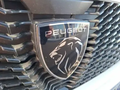 Photo 26 Peugeot 2008  Hybrid 145 e-DCS6