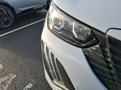 Photo 15 Peugeot 2008  Hybrid 145 e-DCS6