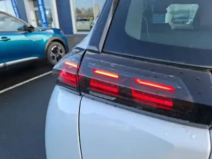 Photo 16 Peugeot 2008  Hybrid 145 e-DCS6