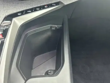 Photo 24 Peugeot 5008  Hybrid 136 e-DCS6