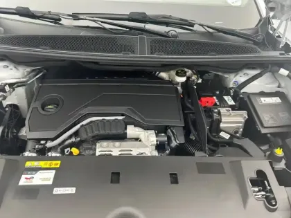 Photo 14 Peugeot 5008  Hybrid 136 e-DCS6