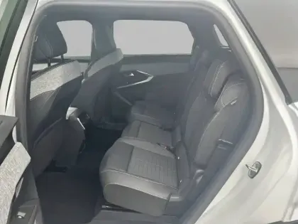 Photo 11 Peugeot 5008  Hybrid 136 e-DCS6