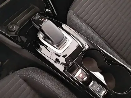 Photo 13 Peugeot 208  Electrique 50 kWh 136ch