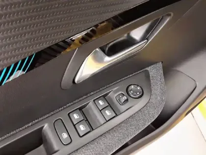 Photo 23 Peugeot 208  Electrique 50 kWh 136ch