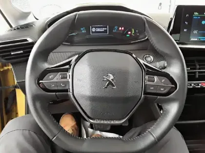 Photo 8 Peugeot 208  Electrique 50 kWh 136ch