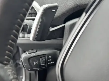 Photo 75 Peugeot 3008  Hybrid 180 e-EAT8