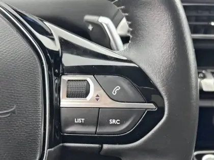 Photo 21 Peugeot 3008  Hybrid 180 e-EAT8