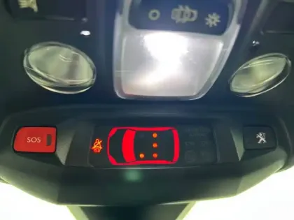 Photo 53 Peugeot 3008  Hybrid 180 e-EAT8