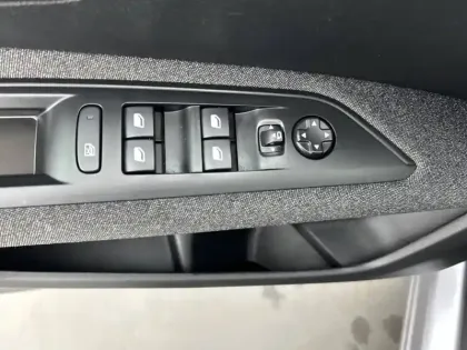 Photo 45 Peugeot 3008  Hybrid 180 e-EAT8