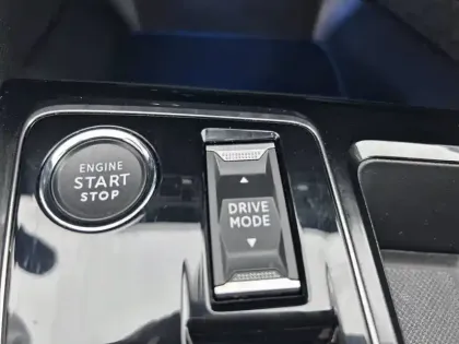 Photo 83 Peugeot 3008  Hybrid 180 e-EAT8