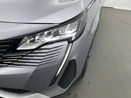 Photo 15 Peugeot 3008  Hybrid 180 e-EAT8