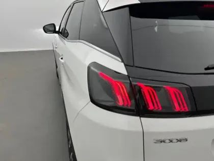 Photo 16 Peugeot 3008  PureTech 130ch S&S EAT8
