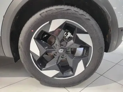 Photo 9 Renault Captur  E-Tech full hybrid 160 ch