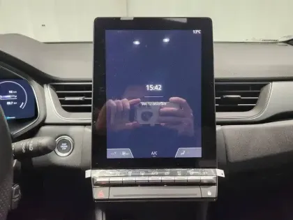 Photo 10 Renault Captur  E-Tech full hybrid 160 ch