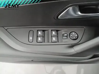 Photo 11 Peugeot 2008  PureTech 100 S&S BVM6