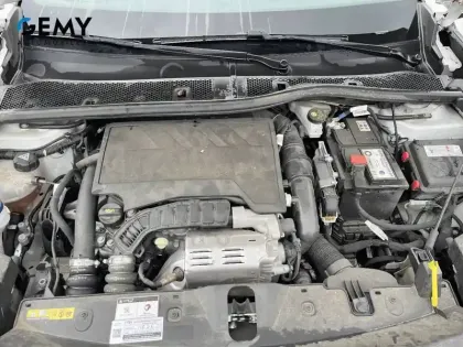 Photo 11 Peugeot 2008  PureTech 130 S&S EAT8