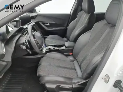 Photo 32 Peugeot 2008  PureTech 130 S&S EAT8