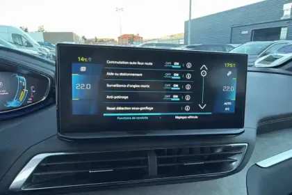 Photo 27 Peugeot 3008  Hybrid 225 e-EAT8