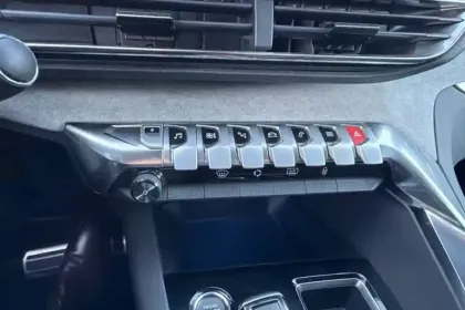 Photo 24 Peugeot 3008  Hybrid 225 e-EAT8