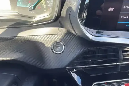 Photo 27 Peugeot 208  Electrique 50 kWh 136ch