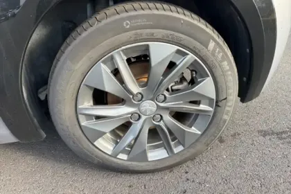 Photo 12 Peugeot 208  Electrique 50 kWh 136ch