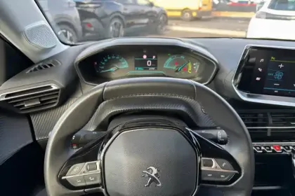 Photo 16 Peugeot 208  Electrique 50 kWh 136ch