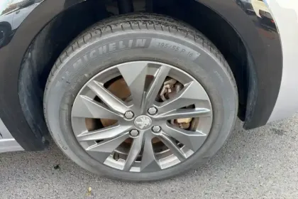 Photo 14 Peugeot 208  Electrique 50 kWh 136ch