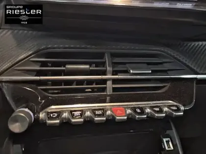 Photo 17 Peugeot 2008  PureTech 100 S&S BVM6