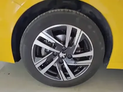 Photo 12 Peugeot 208  PureTech 100 S&S BVM6